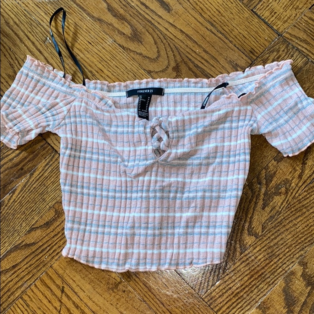 Cropped pink top